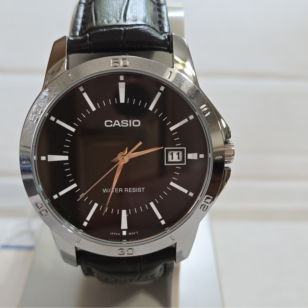 Casio MTP-V004 Mens Silvertone 42mm Watch.Blk Textured Band,Quartz,Day Display